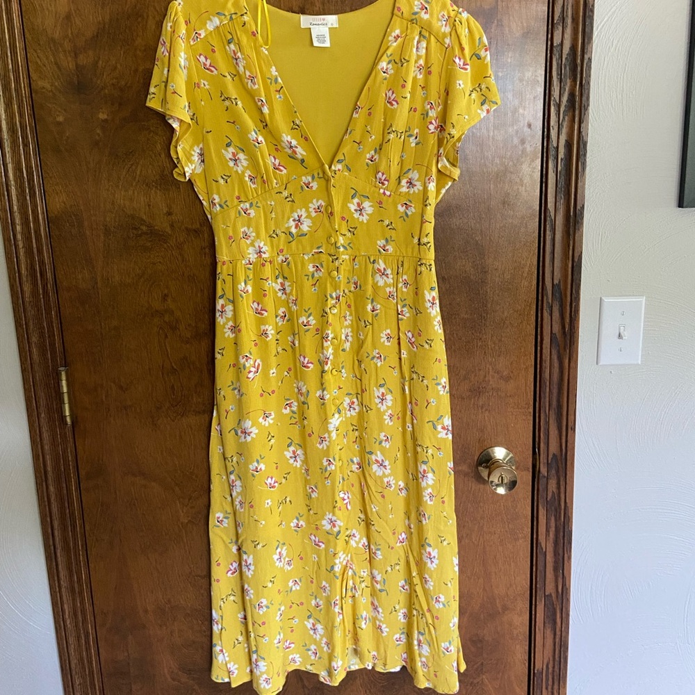 URBAN ROMANTICS- Size LARGE Yellow Floral MIDI dress button detail
